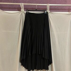 Elegant Black Pleated Midi Skirt Fits like Size 4
